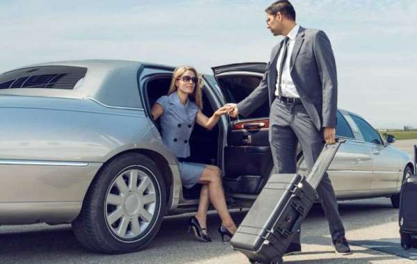 Airport Chauffеur Sеrvicеs: Elеvating Your Travеl Expеriеncе with Luxury and Stylе